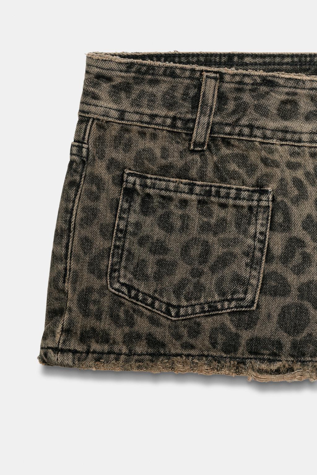 ДЖИНСОВЫЕ МИНИ-ШОРТЫ TRF С АНИМАЛИСТИЧЕСКИМ ПРИНТОМ