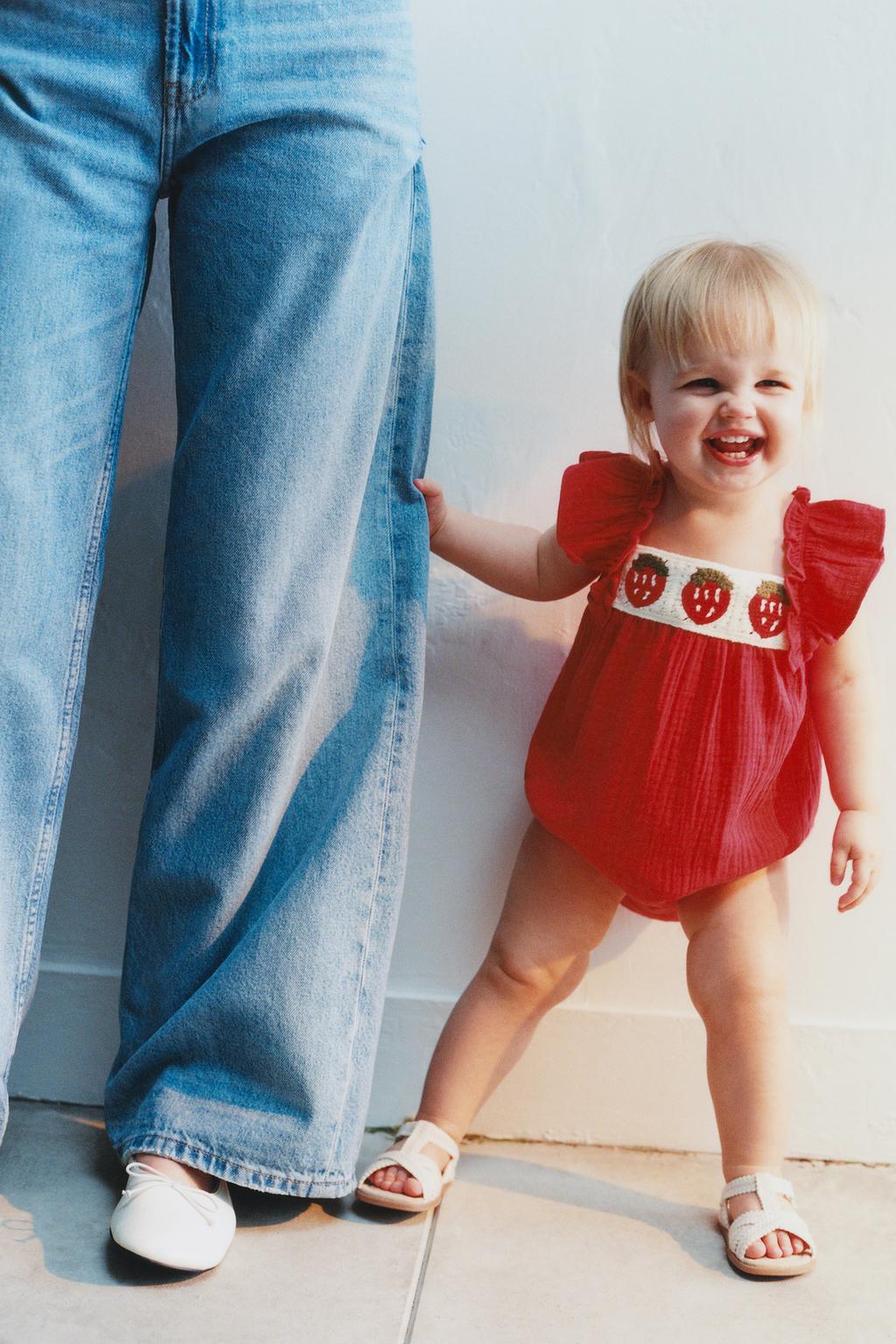 КОМБИНЕЗОН ИЗ БАМБУКА С ВЫШИВКОЙ КЛУБНИКИ