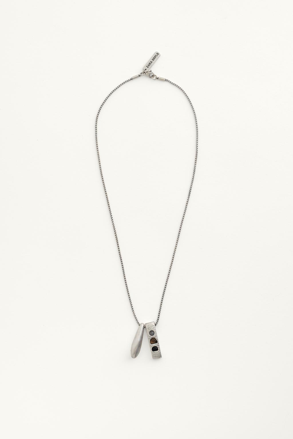 Ожерелье из нержавеющей стали с металлическими звеньями и контрастными подвесками