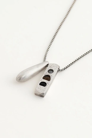 Ожерелье из нержавеющей стали с металлическими звеньями и контрастными подвесками- Заказать в России