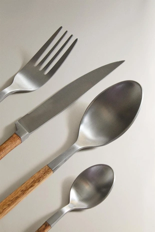 Набор столовых приборов из 4 предметов с деревянной ручкой- Заказать в России