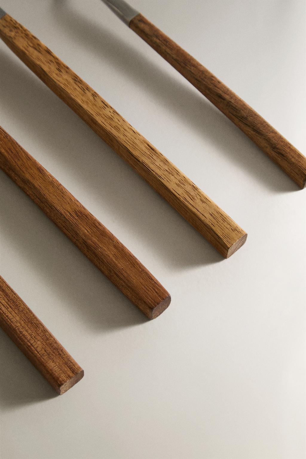 Набор столовых приборов из 4 предметов с деревянной ручкой