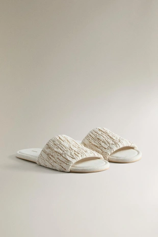 Шлепанцы с деталями в складку- Заказать в России