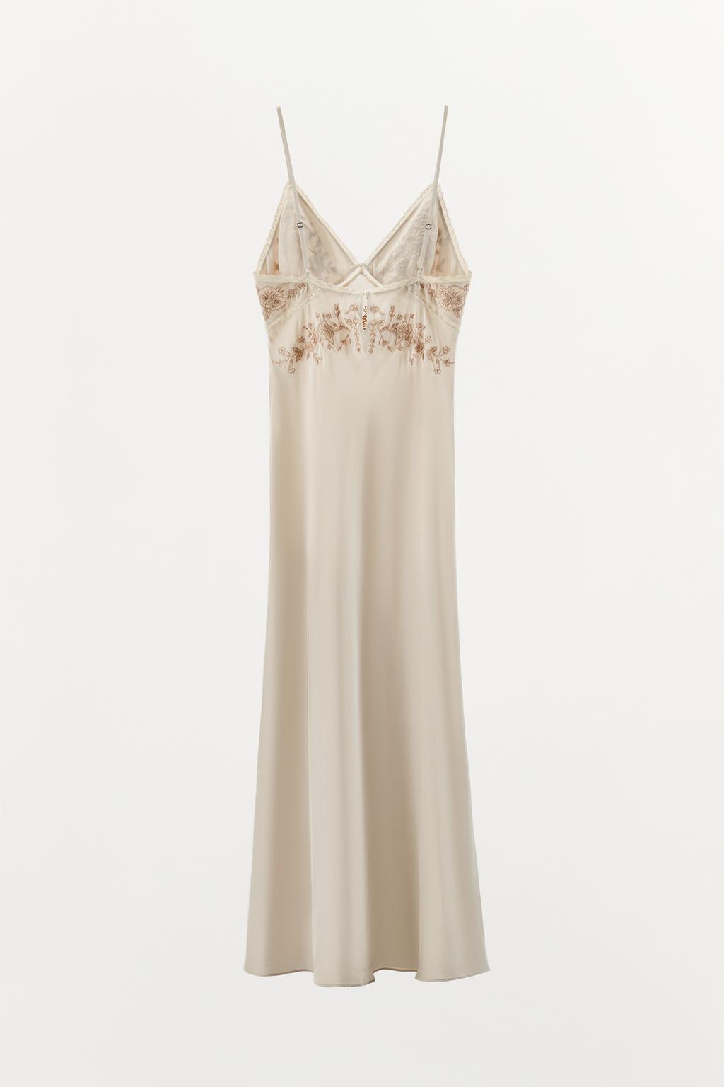 ДЛИННОЕ ПЛАТЬЕ С ВЫШИВКОЙ И БУСИНАМИ