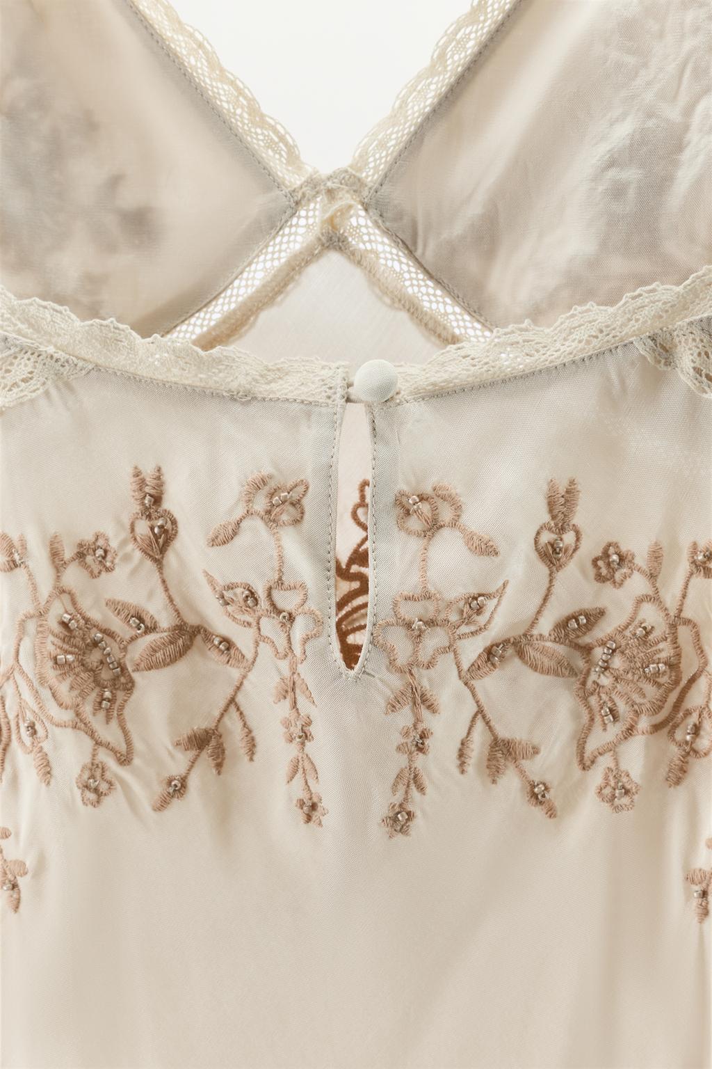 ДЛИННОЕ ПЛАТЬЕ С ВЫШИВКОЙ И БУСИНАМИ