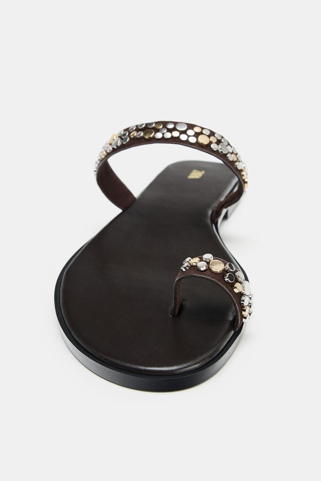 САНДАЛИИ НА ПЛОСКОЙ ПОДОШВЕ С ЗАКЛЕПКАМИ