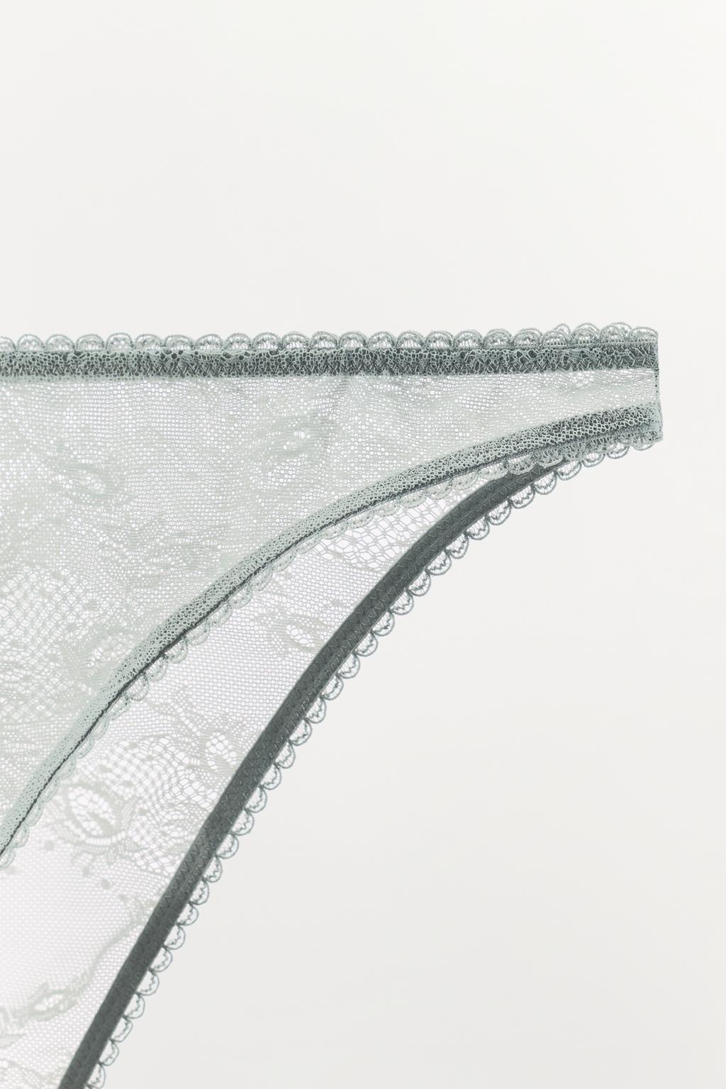 ТРУСЫ ИЗ СЕТЧАТОЙ ТКАНИ С КРУЖЕВОМ