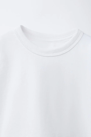 Однотонная футболка