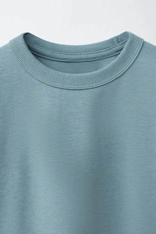 Однотонная футболка