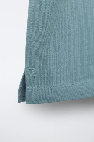 Однотонная футболка