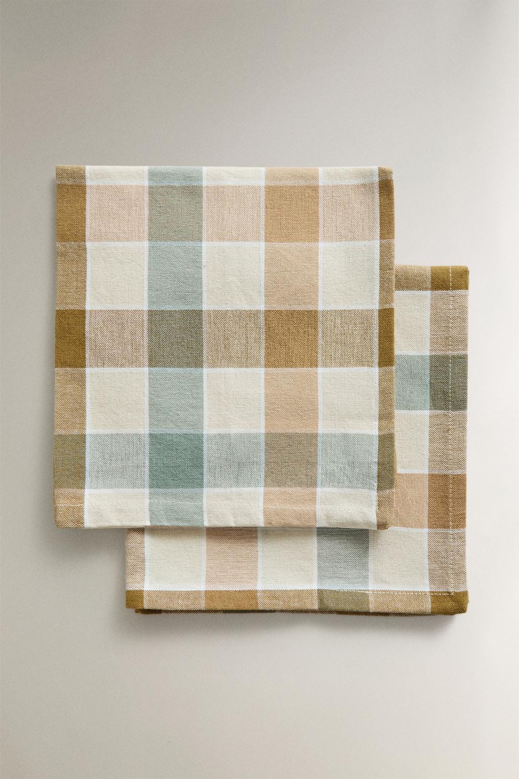 Набор салфеток с клетчатым узором из окрашенной нити (набор из 2)