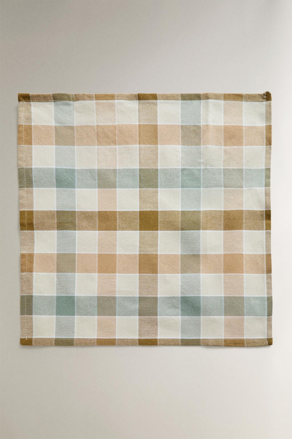 Набор салфеток с клетчатым узором из окрашенной нити (набор из 2)