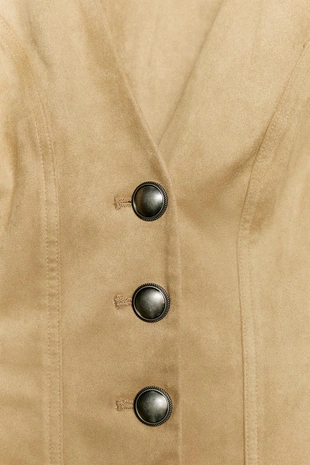 Жилет из искусственной замши на пуговицах