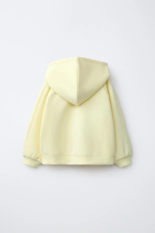 Толстовка на молнии с рельефной надписью