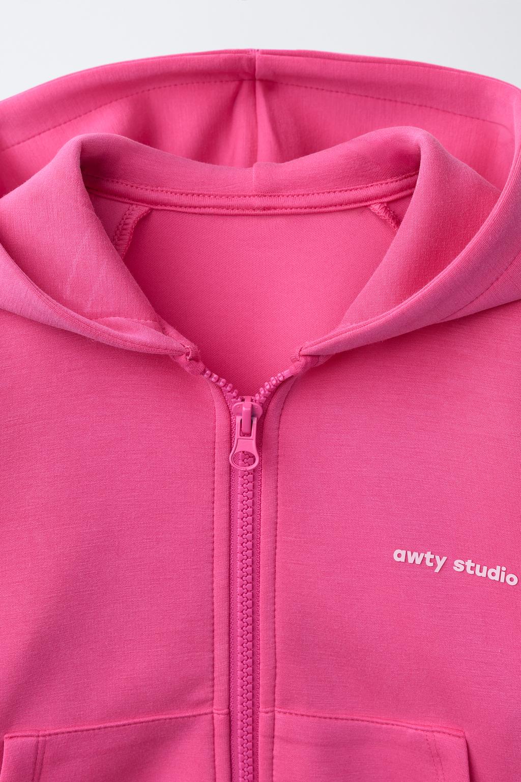 ТОЛСТОВКА НА МОЛНИИ С РЕЛЬЕФНОЙ НАДПИСЬЮ