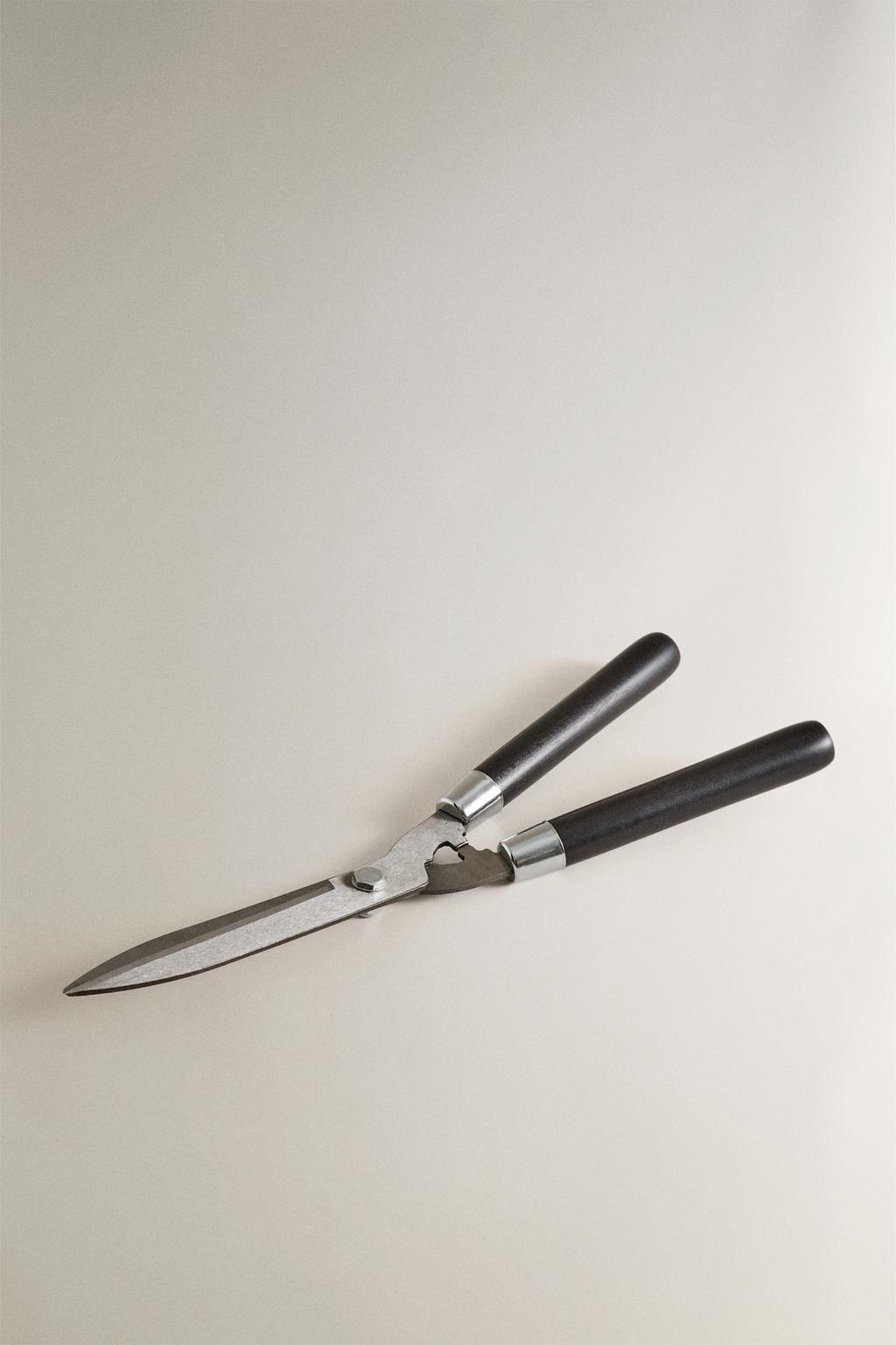 Короткие садовые ножницы для обрезки живой изгороди