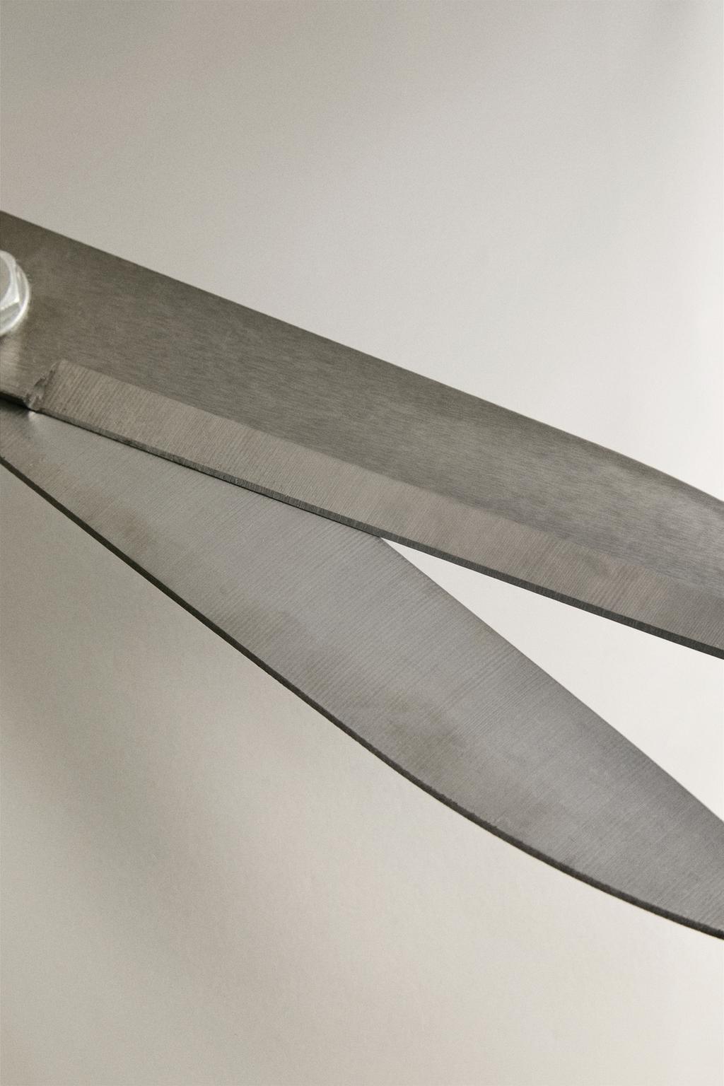 Короткие садовые ножницы для обрезки живой изгороди