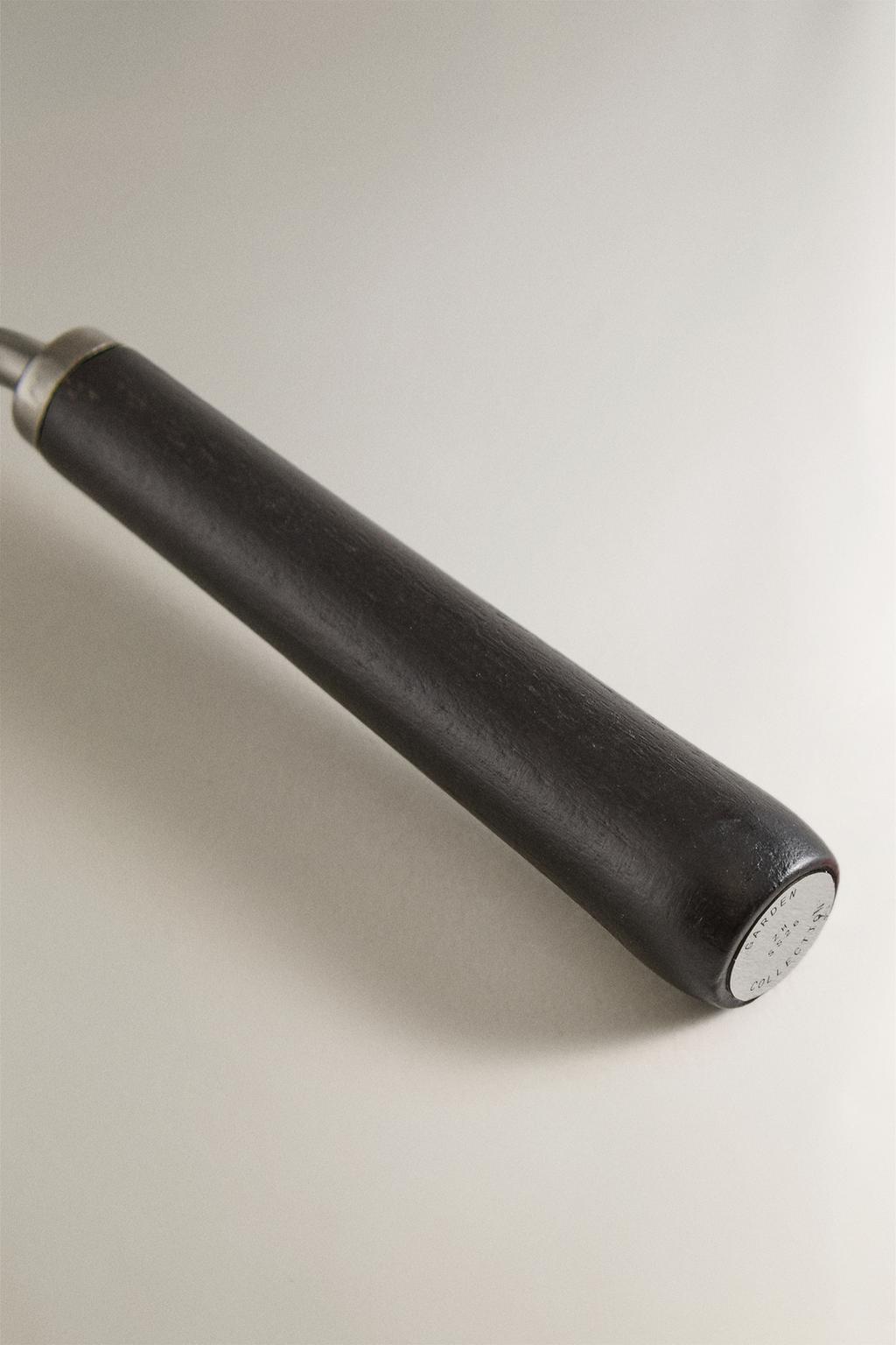 Маленькая садовая лопата