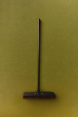 Садовая метла с деревянной ручкой- Заказать в России
