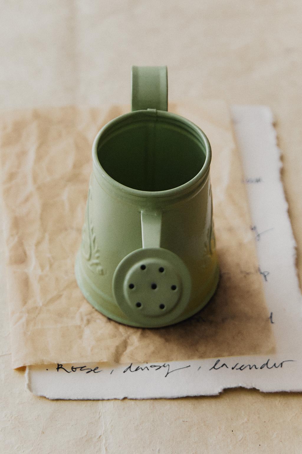 Садовый поливальщик из стали