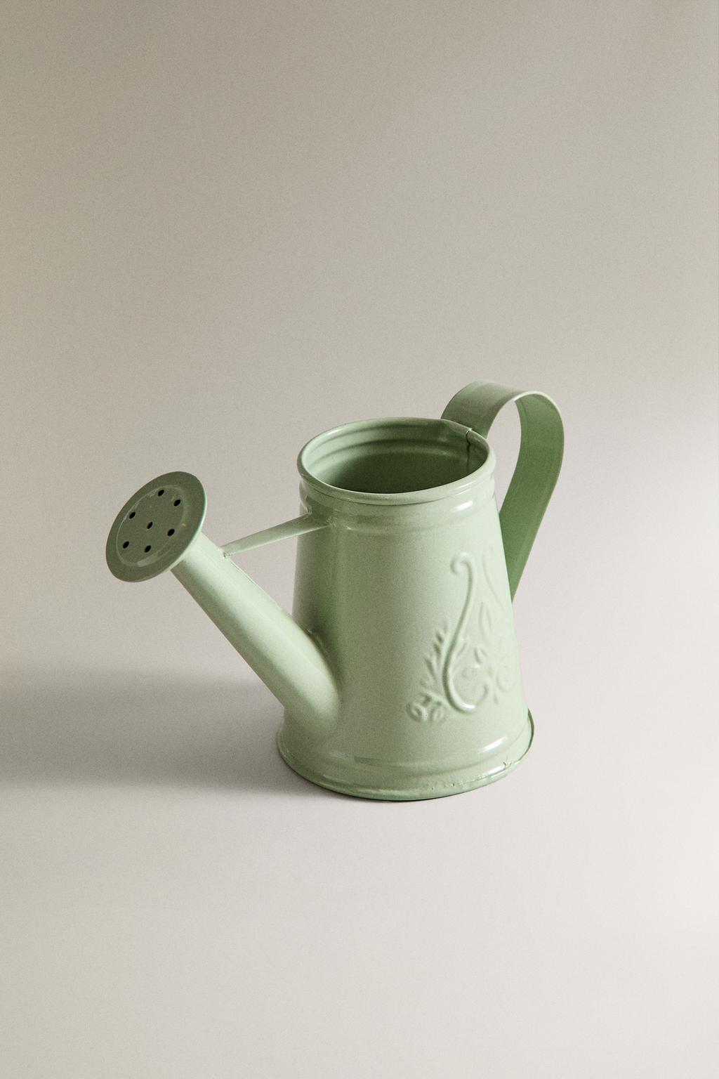 Садовый поливальщик из стали