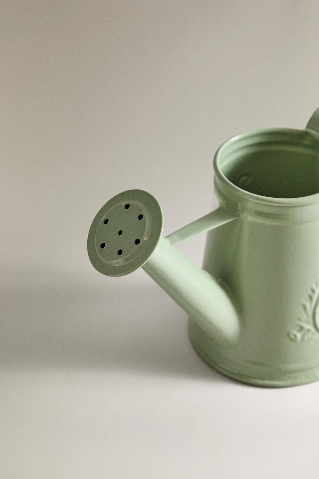 Садовый поливальщик из стали