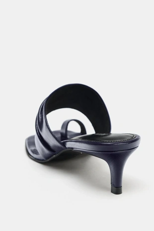 Кожаные сандалии с ремешком- Заказать в России