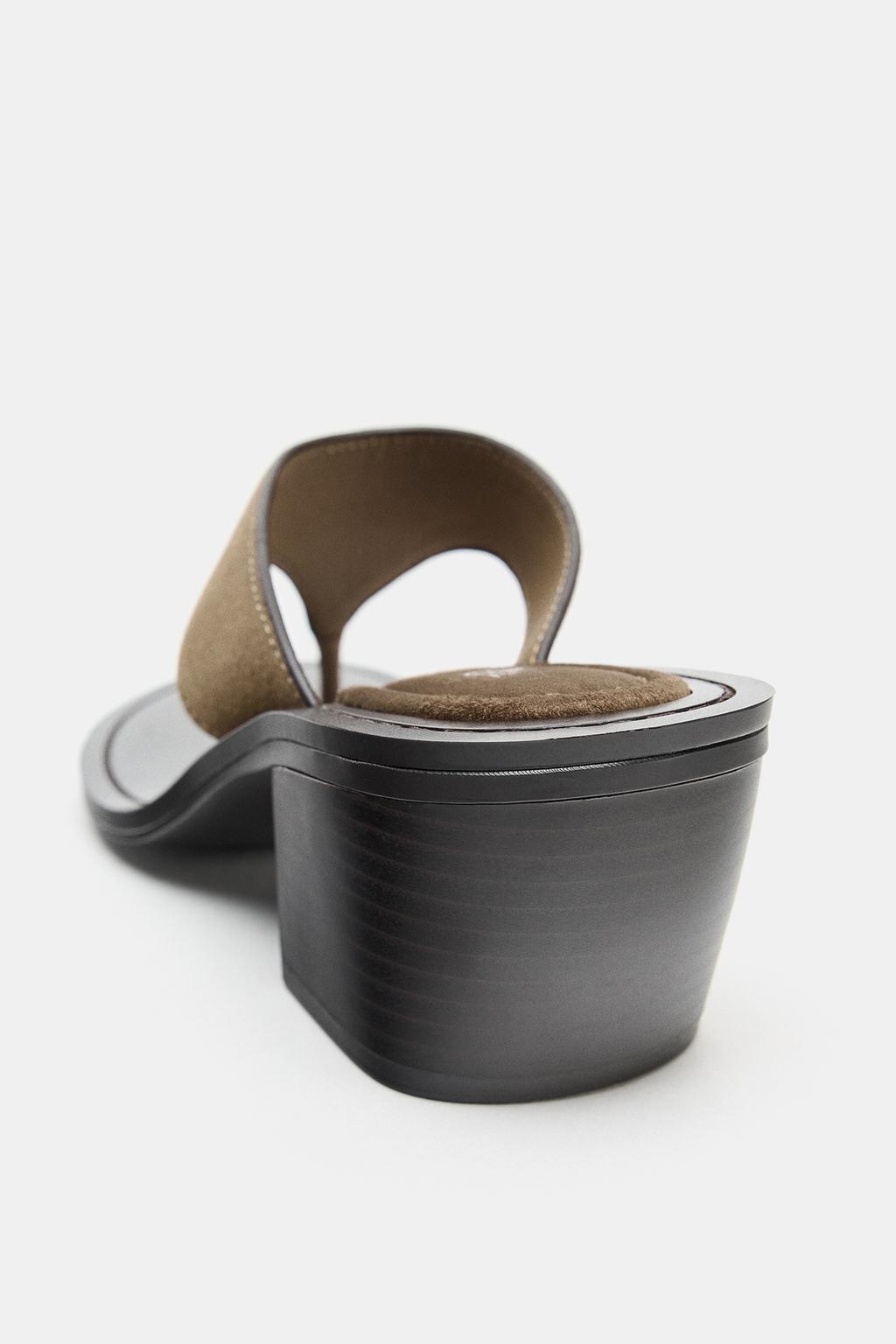 Босоножки на каблуке из разделанной замши