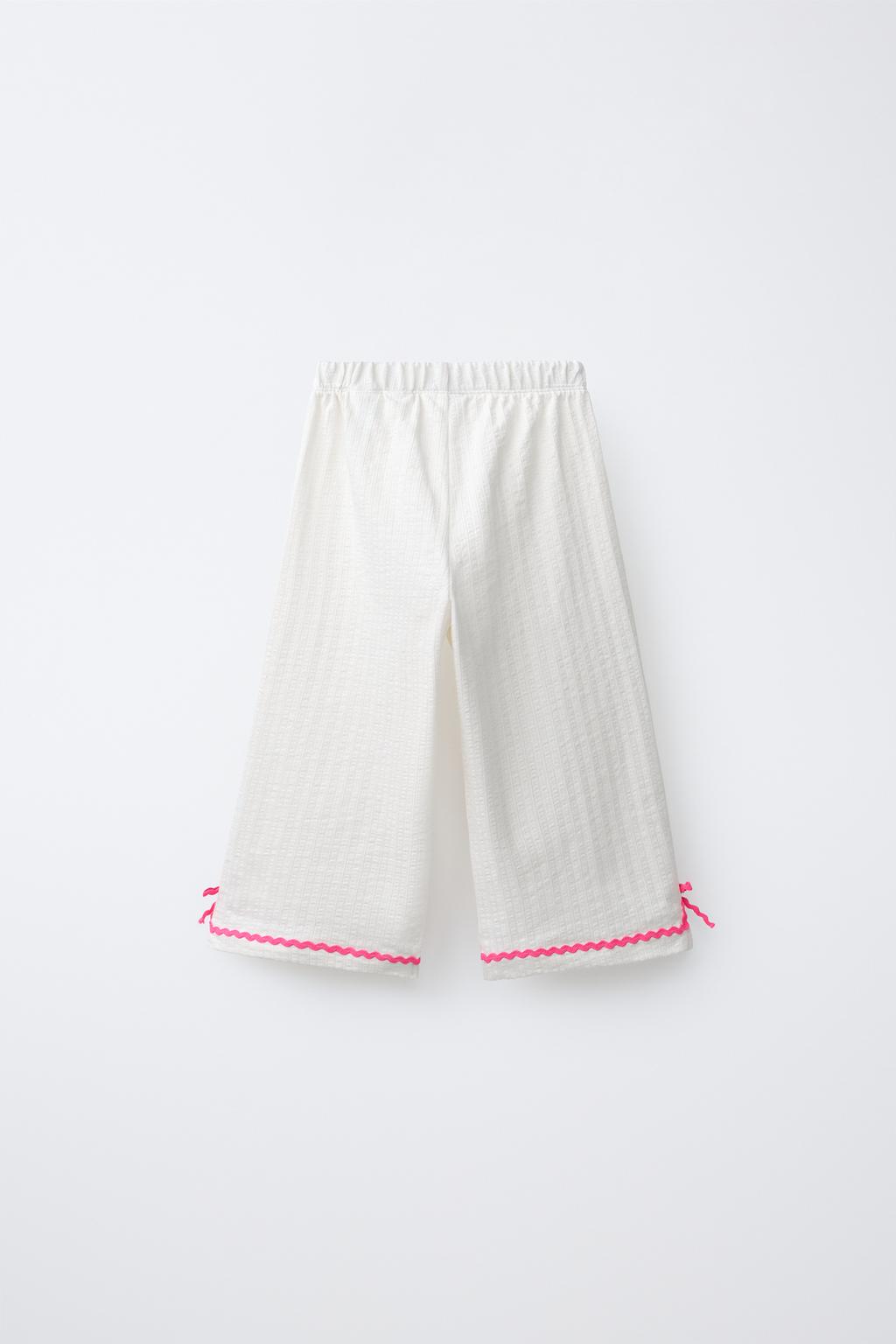 БРЮКИ-КЮЛОТЫ ИЗ РЕЛЬЕФНОЙ ТКАНИ С КОНТРАСТНЫМИ ВОЛНАМИ