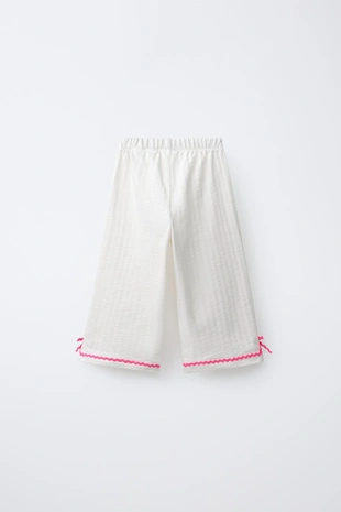 Брюки-кюлоты из рельефной ткани с контрастными волнами