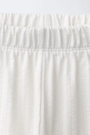 Брюки-кюлоты из рельефной ткани с контрастными волнами