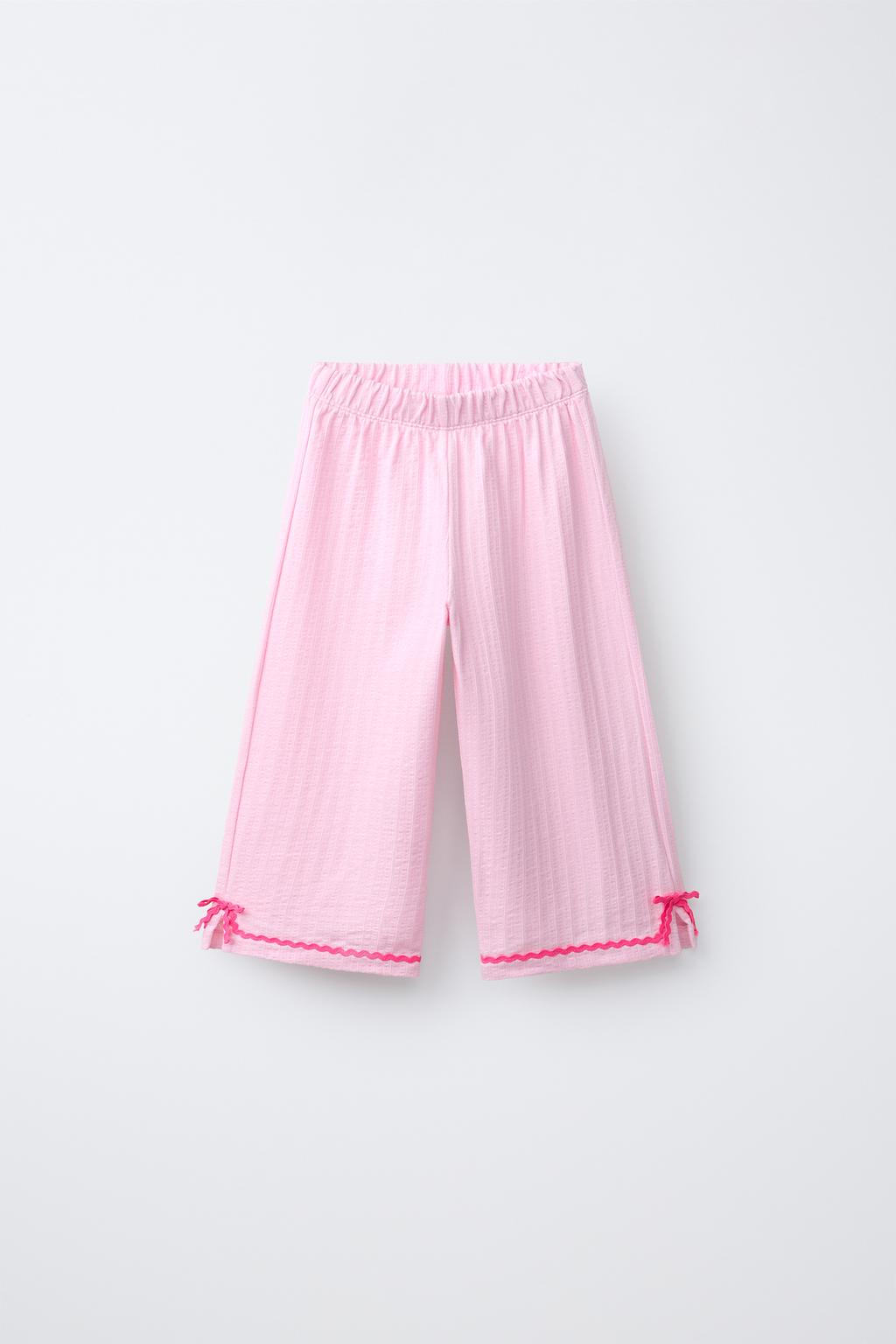 БРЮКИ-КЮЛОТЫ ИЗ РЕЛЬЕФНОЙ ТКАНИ С КОНТРАСТНЫМИ ВОЛНАМИ