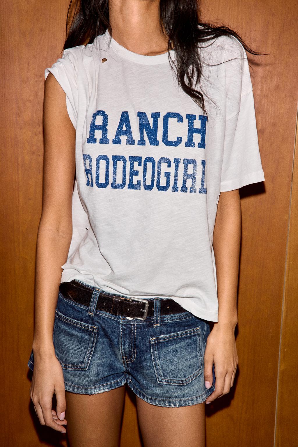 ФУТБОЛКА ОВЕРСАЙЗ С НАДПИСЬЮ И РАЗРЕЗАМИ