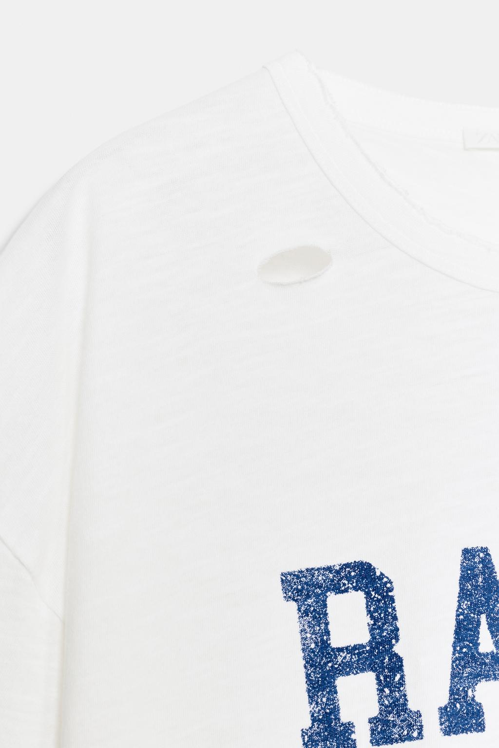 ФУТБОЛКА ОВЕРСАЙЗ С НАДПИСЬЮ И РАЗРЕЗАМИ