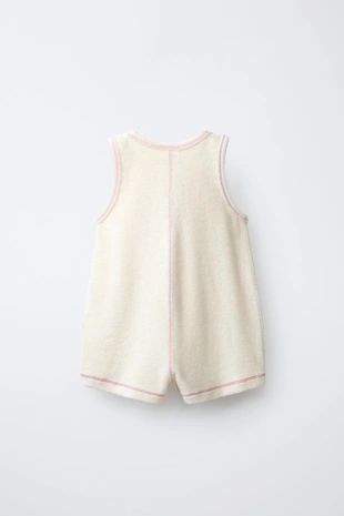 Короткий комбинезон из махровой ткани с карманами-ракушками