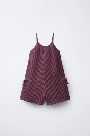 Короткий комбинезон из рифленой ткани с бантами- Заказать в России