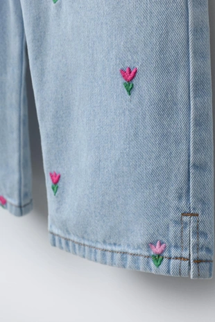 Джинсовый комбинезон с вышивкой тюльпанов- Заказать в России