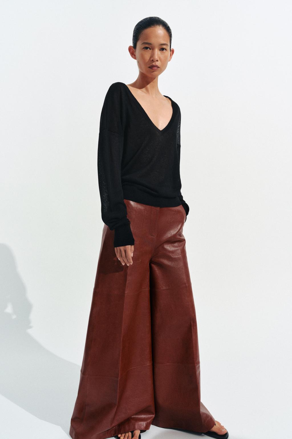 ДЖЕМПЕР ТОНКОЙ ВЯЗКИ С V-ОБРАЗНЫМ ВЫРЕЗОМ