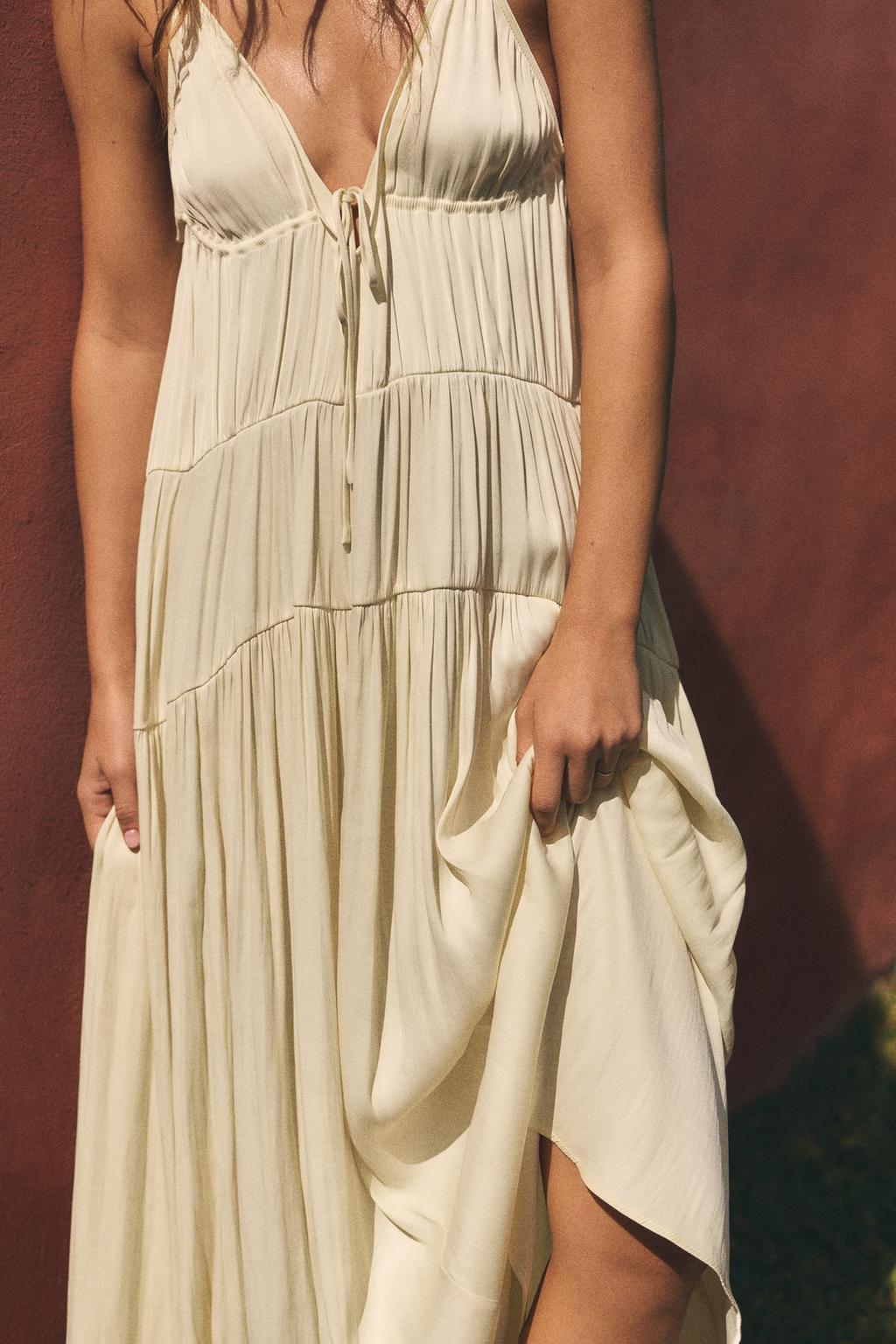 ДЛИННОЕ АТЛАСНОЕ ПЛАТЬЕ СО СБОРКАМИ