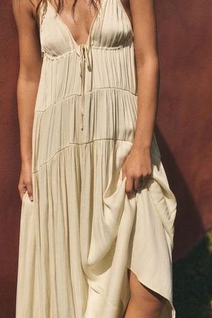 Длинное атласное платье со сборками- Заказать в России