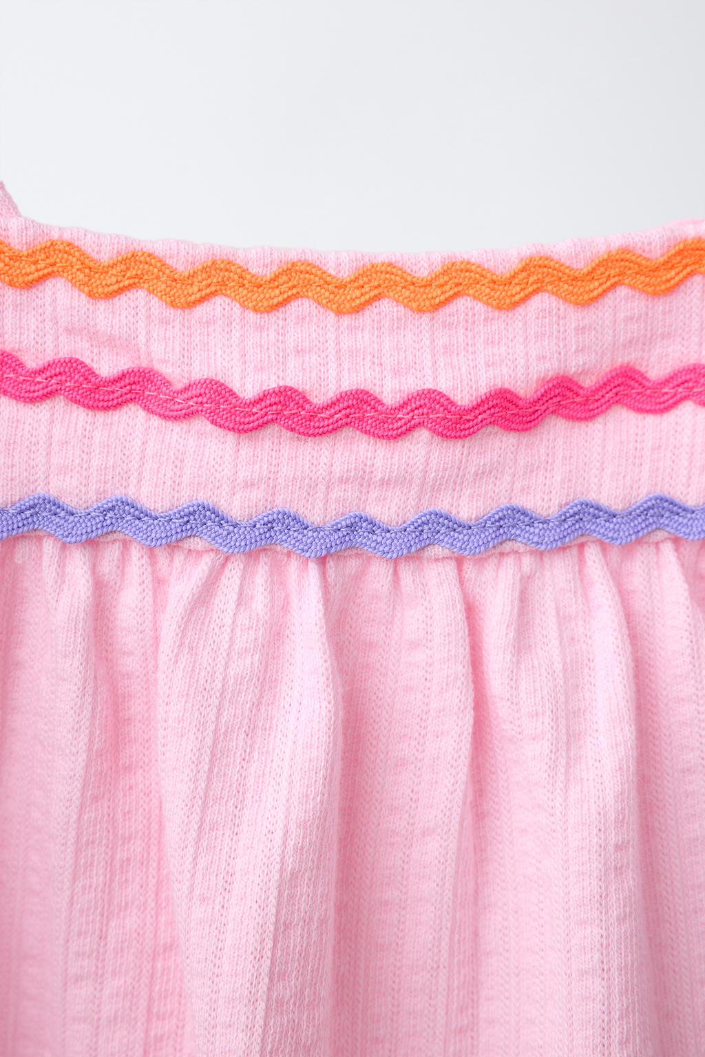 ТОП С КОНТРАСТНЫМИ ВОЛНИСТЫМИ ДЕТАЛЯМИ