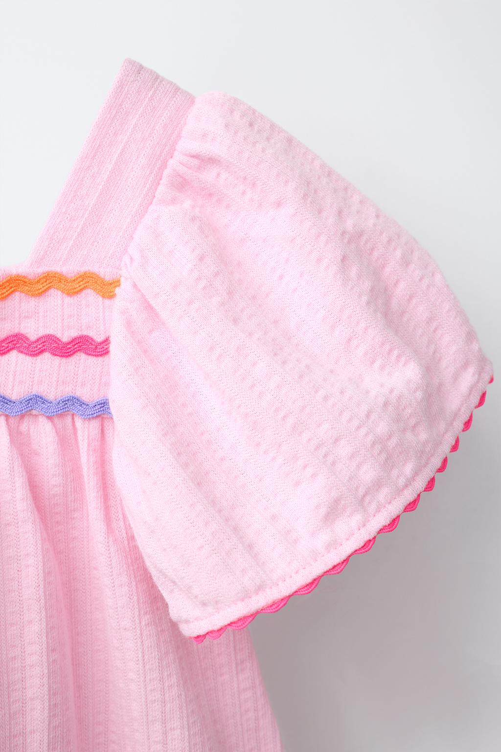 ТОП С КОНТРАСТНЫМИ ВОЛНИСТЫМИ ДЕТАЛЯМИ