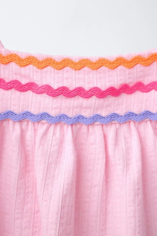 Топ с контрастными волнистыми деталями- Заказать в России