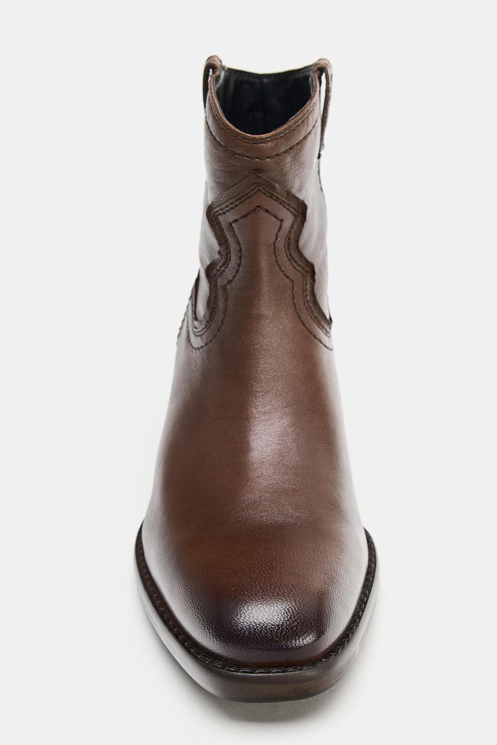 Кожаные потертые ботильоны в стиле ковбой