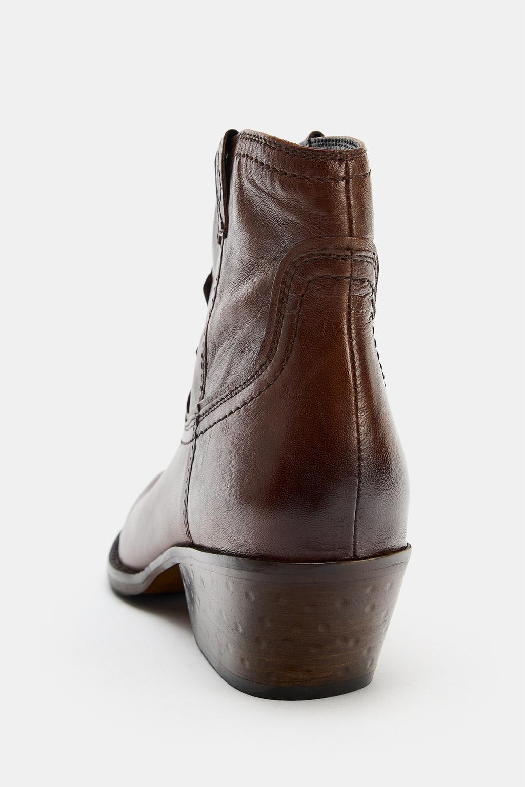 Кожаные потертые ботильоны в стиле ковбой