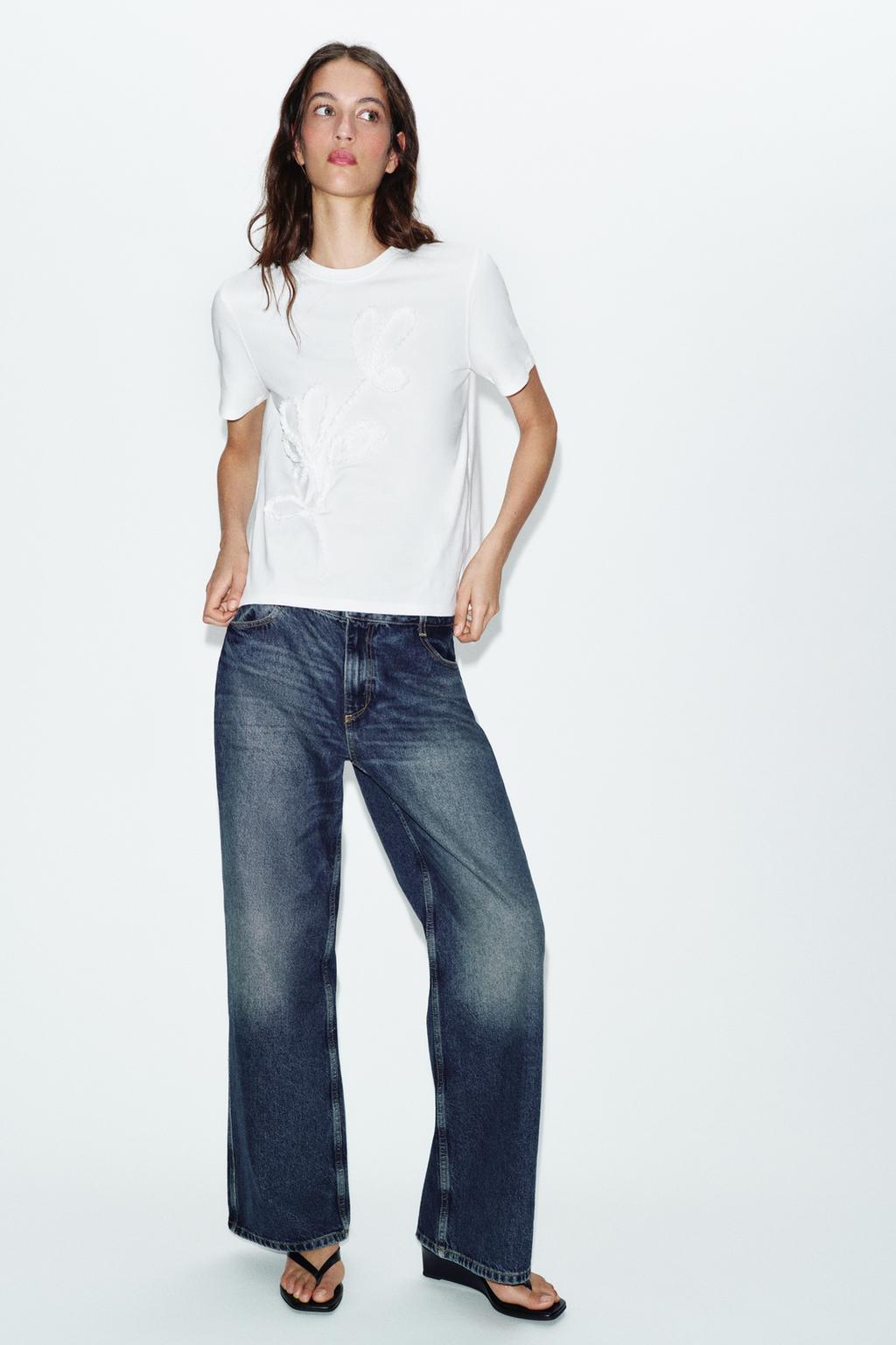 ФУТБОЛКА С РЕЛЬЕФНЫМ ЦВЕТКОМ