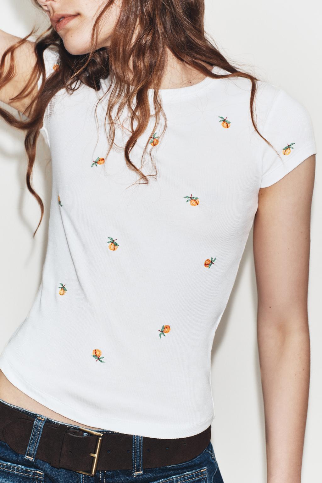 ФУТБОЛКА В РУБЧИК С КОРОТКИМ РУКАВОМ И ВЫШИВКОЙ