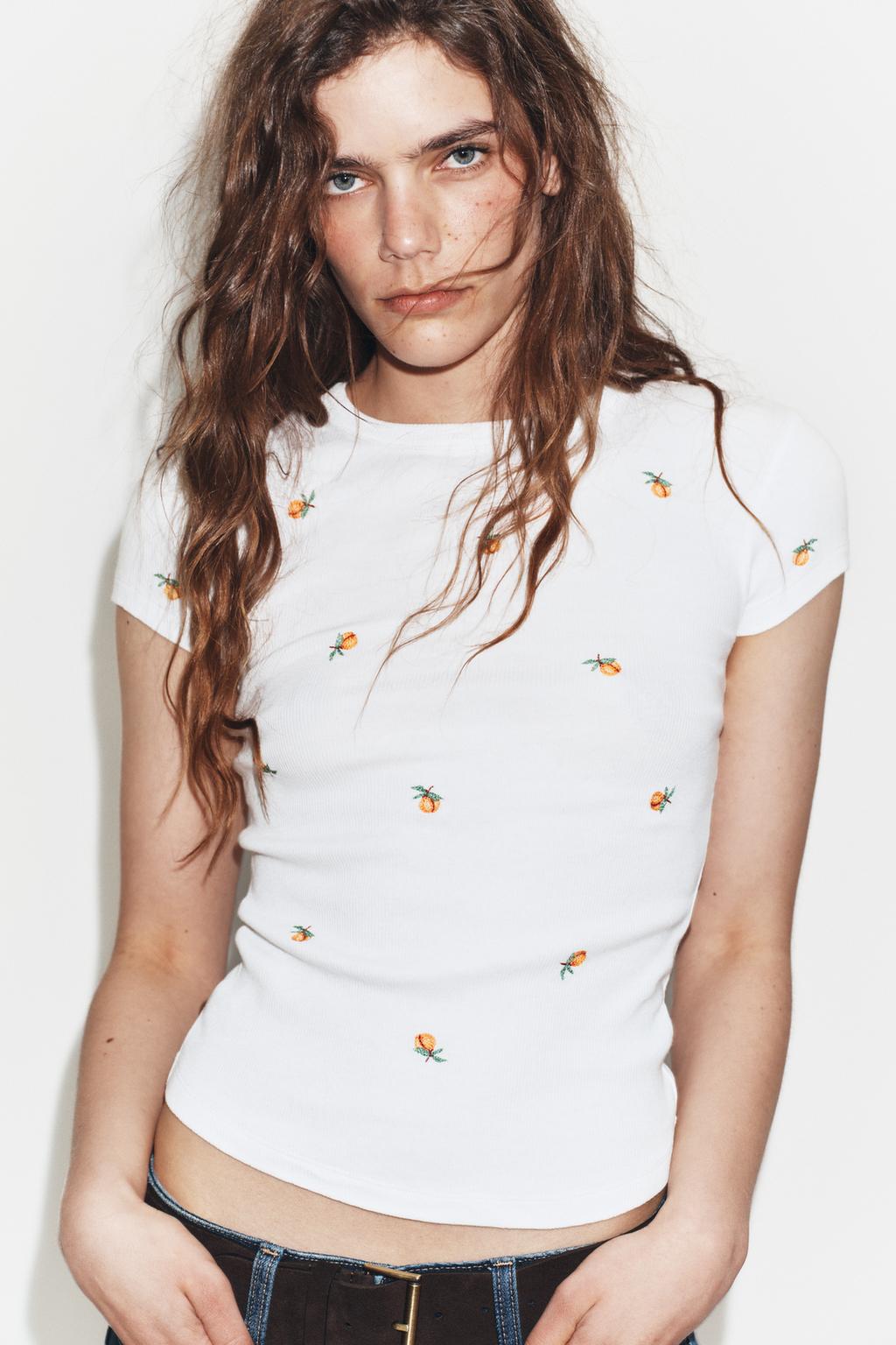 ФУТБОЛКА В РУБЧИК С КОРОТКИМ РУКАВОМ И ВЫШИВКОЙ