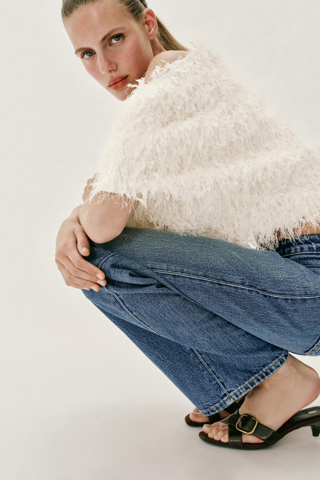 ТРИКОТАЖНЫЙ ТОП С БАХРОМОЙ