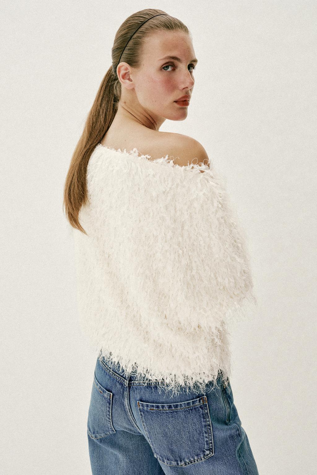 ТРИКОТАЖНЫЙ ТОП С БАХРОМОЙ